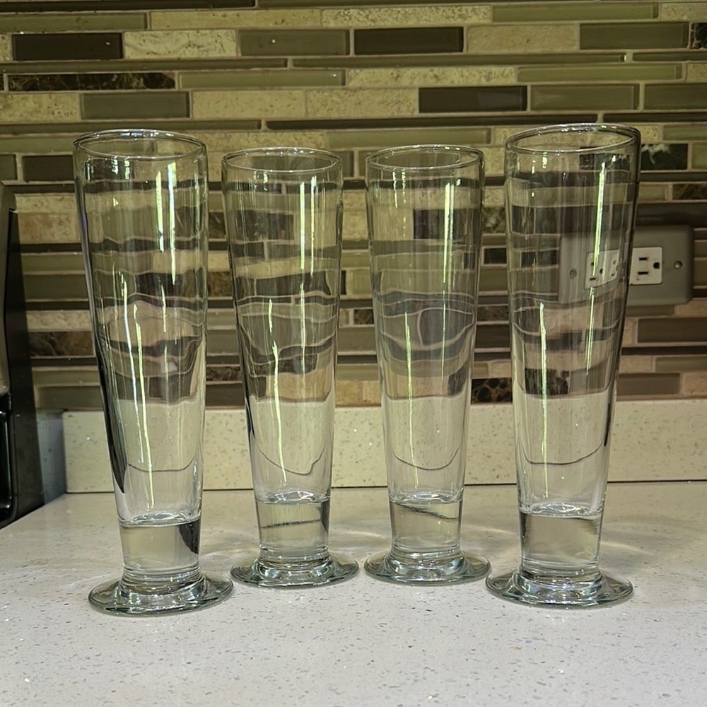 Set of 4 Tall Clear Beer Glasses Like New